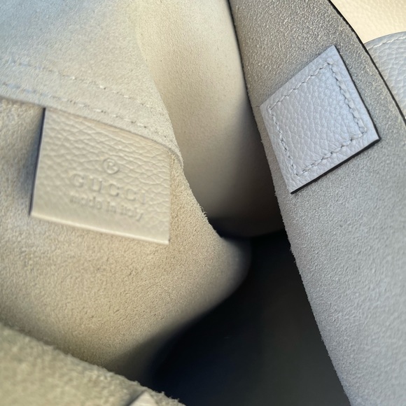 Gucci Logo Print Leather Tote Bag in White - Picture 9 of 12